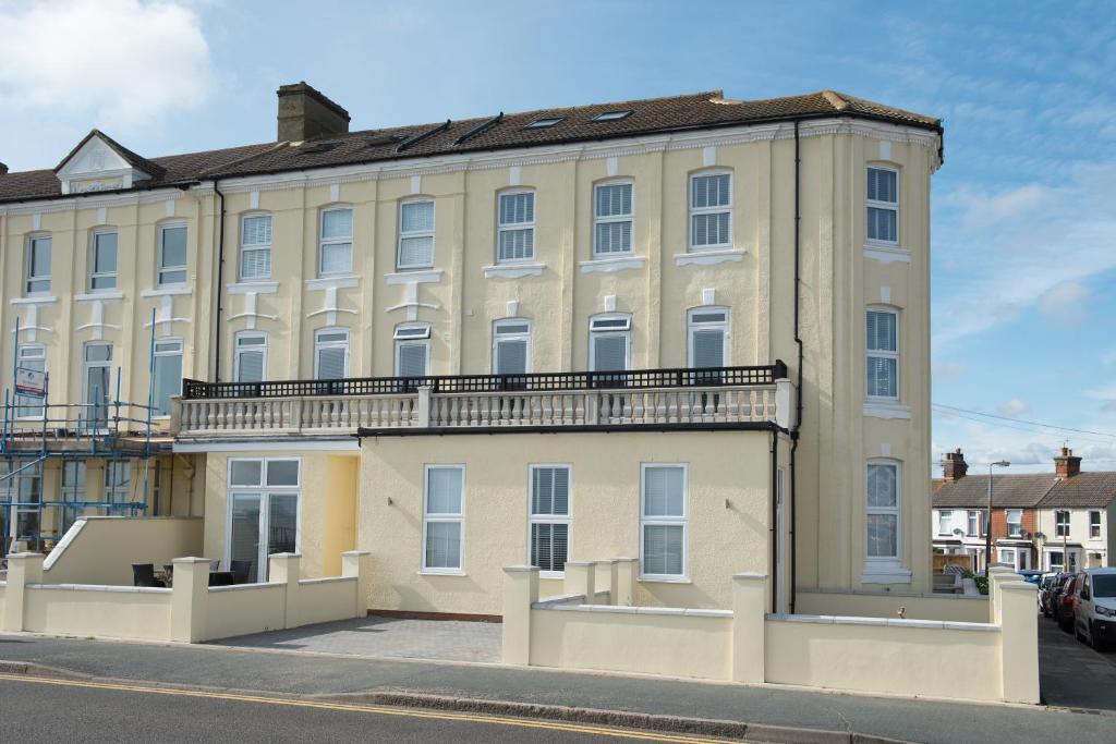 Gallery image of Space Apartments - Large Private Terrace -Sea Front Location - Wi-Fi - Flat 2 in Harwich