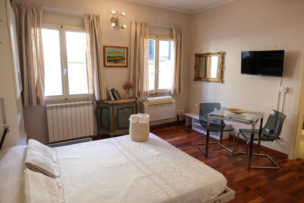 a bedroom with a bed and a desk and a table at Ludo’s Home in Florence