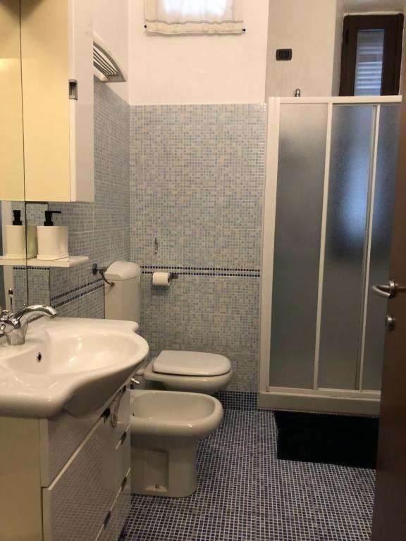 A bathroom at Sawasdee 37