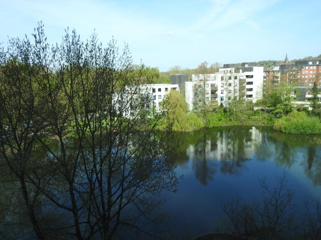 a large body of water with buildings in the background at 2 Zimmer Wohnung zum Auspowern oder Erholen. in Erkrath