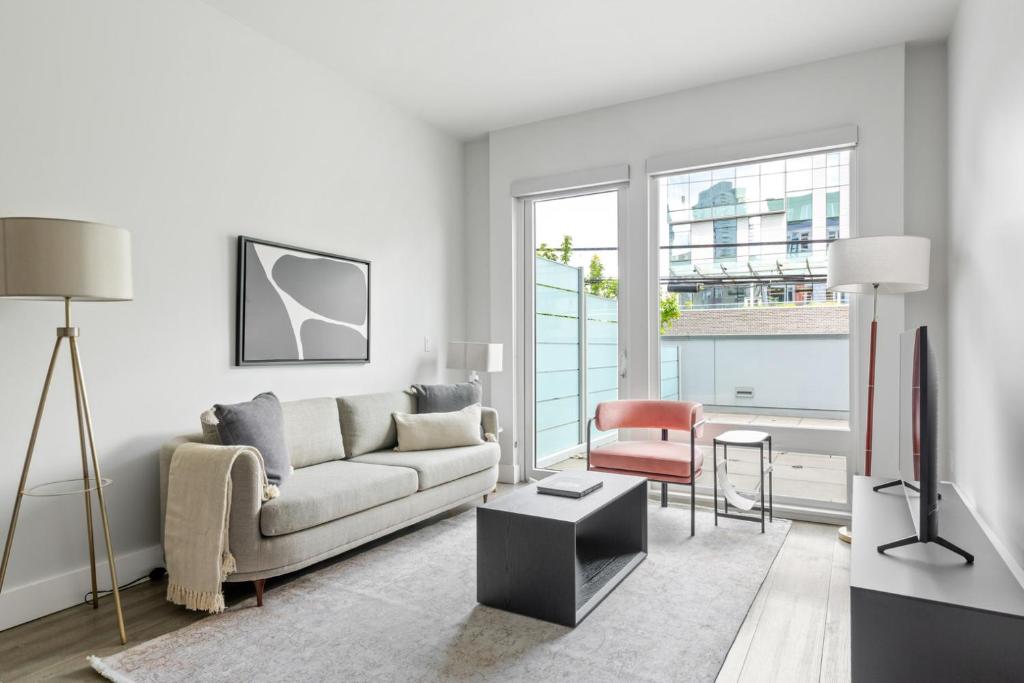 Gallery image of S Lake Union 1BR w Gym WD nr Denny Park SEA-367 in Seattle