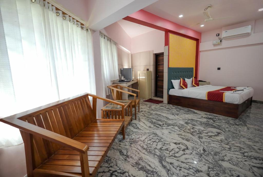 Postel nebo postele na pokoji v ubytování Hotel Wayanad Stay