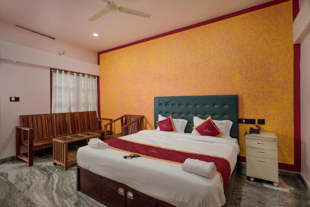 Postel nebo postele na pokoji v ubytování Hotel Wayanad Stay