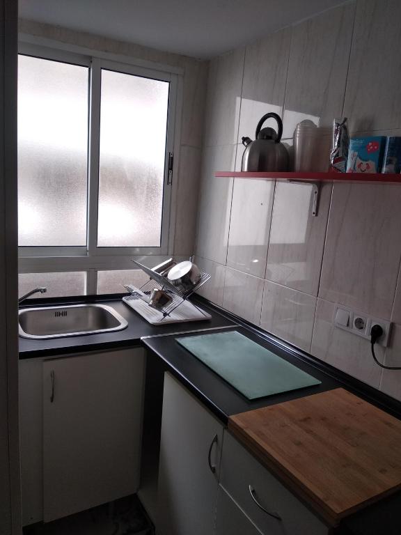 Kuchyňa alebo kuchynka v ubytovaní Apartamento a 5min a pie de la playa de El Palo