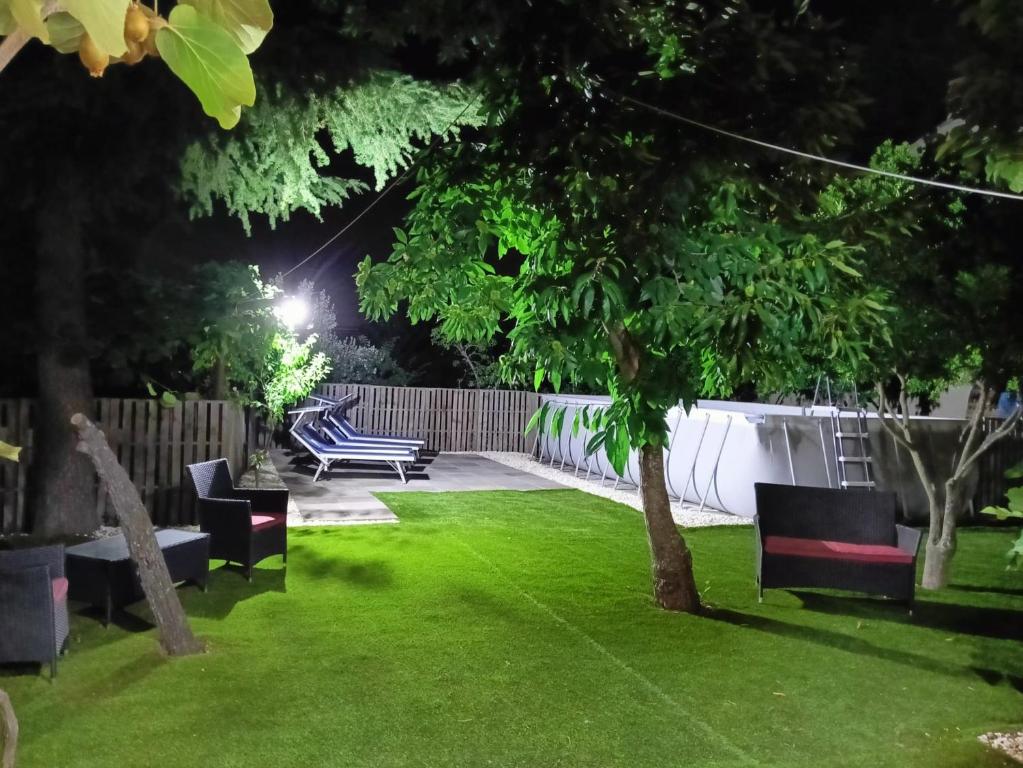 Vonkajšia záhrada v ubytovaní CASALE "GAIA"- Relax nel VERDE con Piscina Privata Esclusiva
