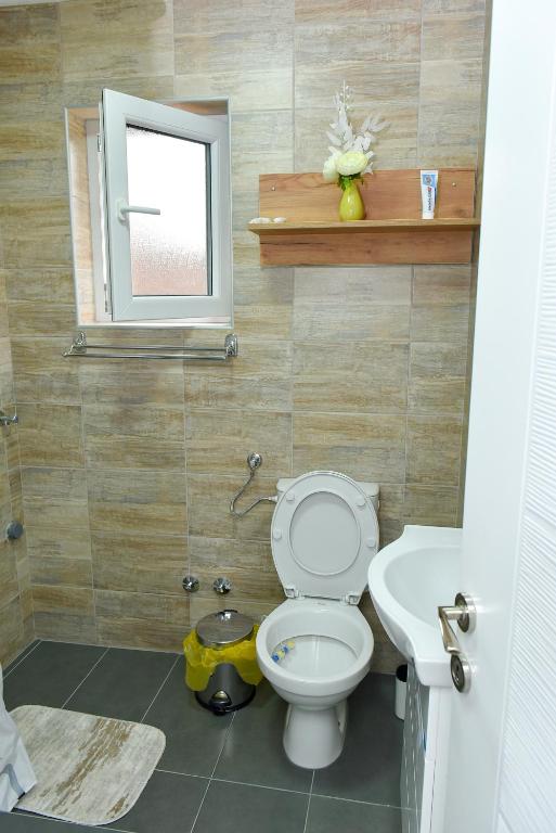 Kopalnica v nastanitvi Apartmani Simić