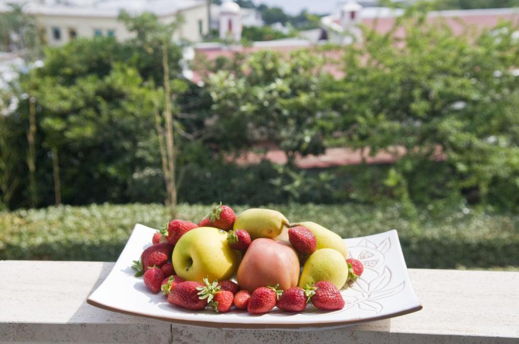 a plate of fruit sitting on top of a table at Hotel Villa Sarah in Capri