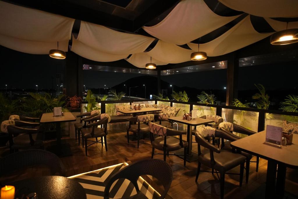 Restaurace v ubytování Hotel SRR Grand