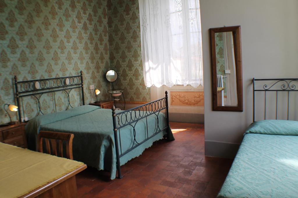A bed or beds in a room at B&B Villa Pardi Lucca