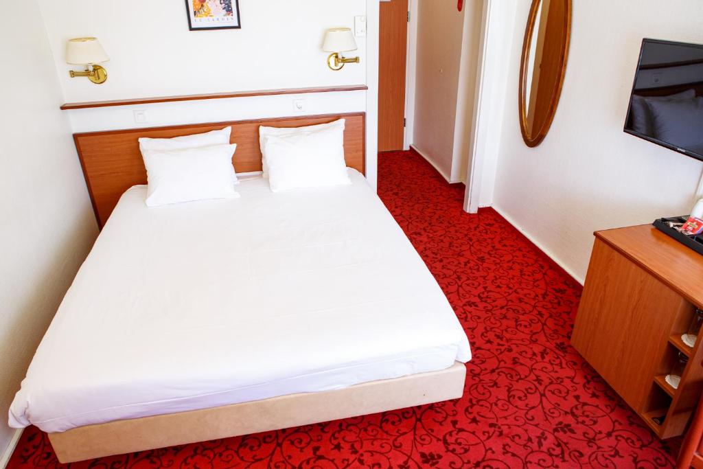 Postel nebo postele na pokoji v ubytování Hôtel Astoria