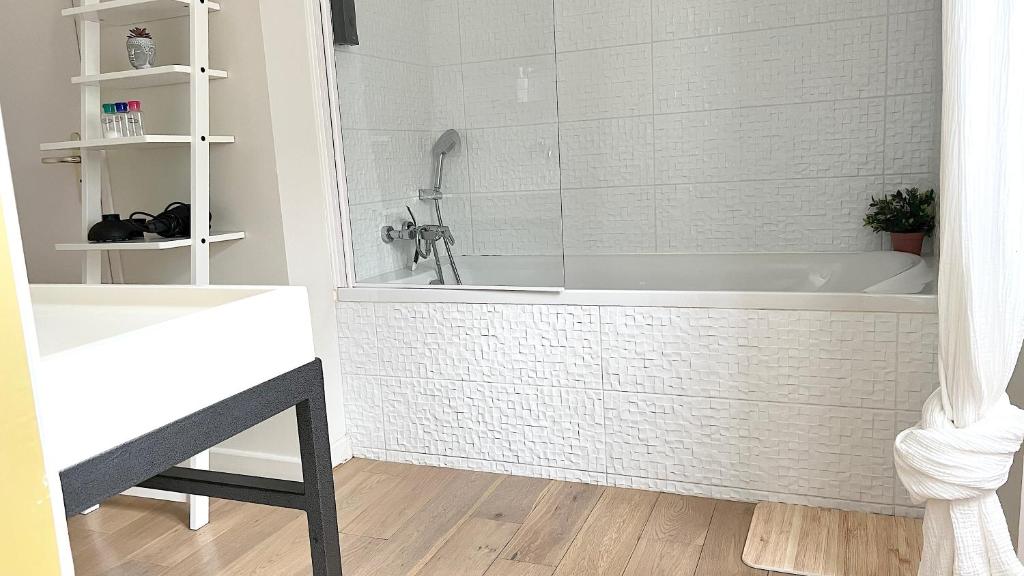 Kúpeľňa v ubytovaní Appartement Bossoreil 110m2 - 3 chambres