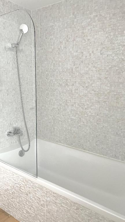 Kúpeľňa v ubytovaní Appartement Bossoreil 110m2 - 3 chambres