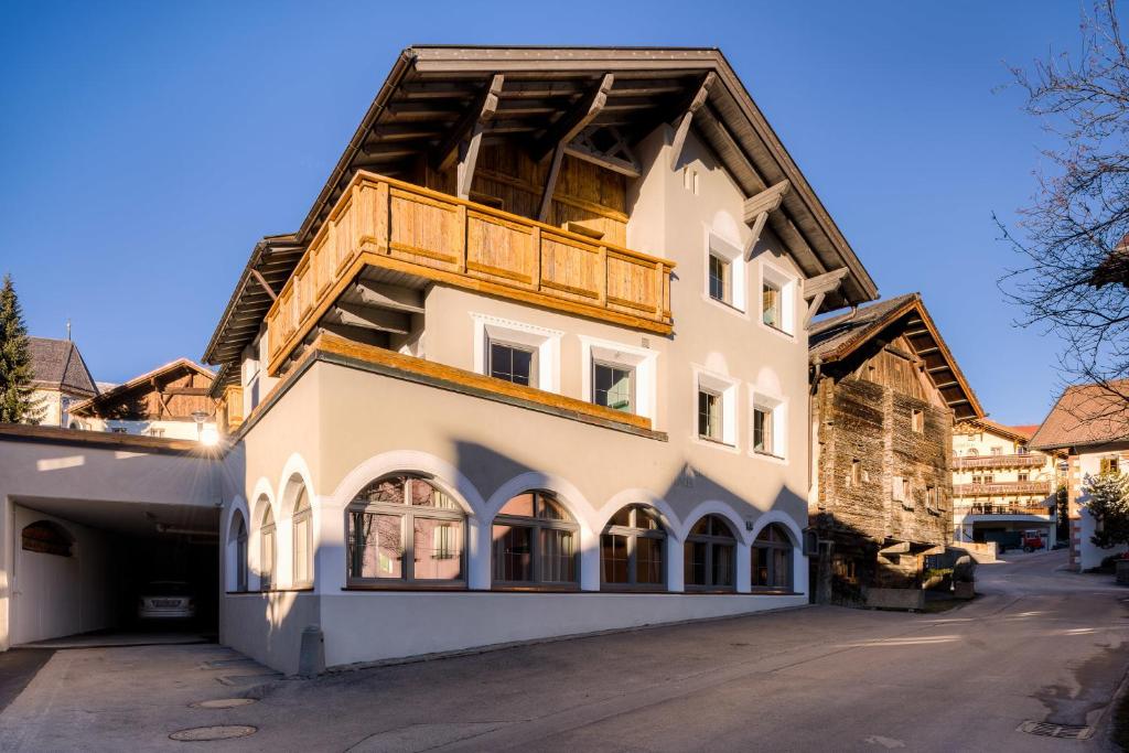 a building with a balcony on top of it at Bischoferhaus in Serfaus