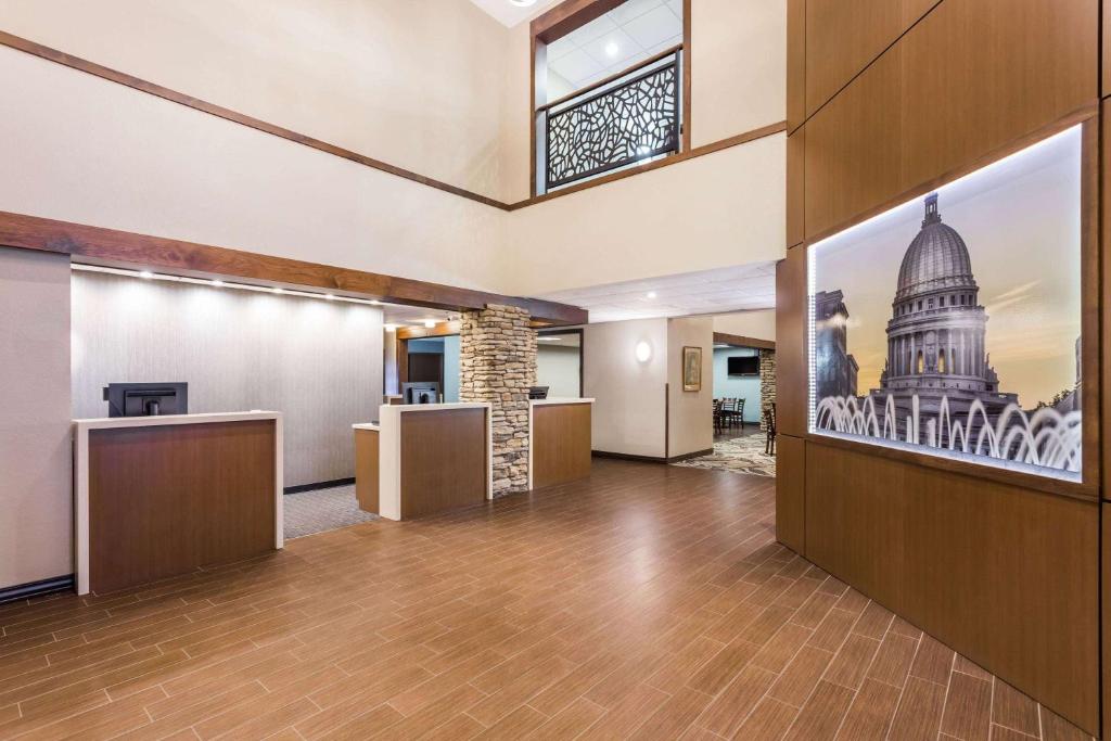 an office lobby with a picture of the capitol building at Wyndham Garden Madison Fitchburg in Madison