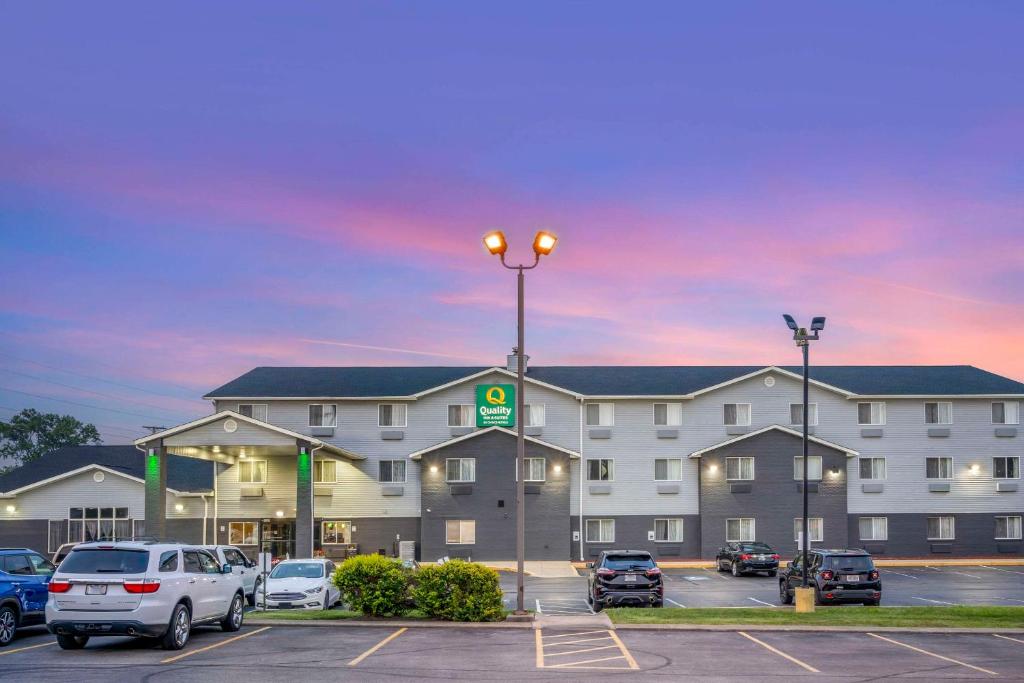 Quality Inn & Suites - Housity