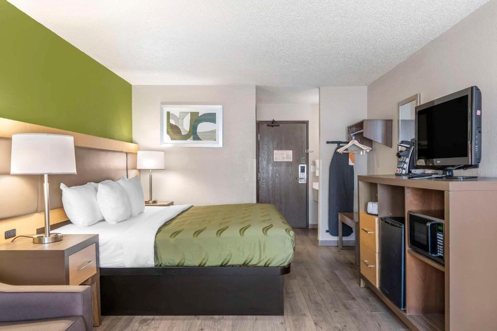 Quality Inn & Suites - King Suite - Non-fumeur