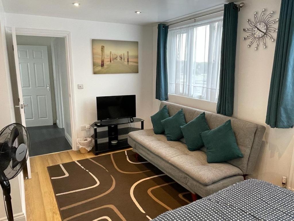 SPACIOUS Guest House Apartment - Housity