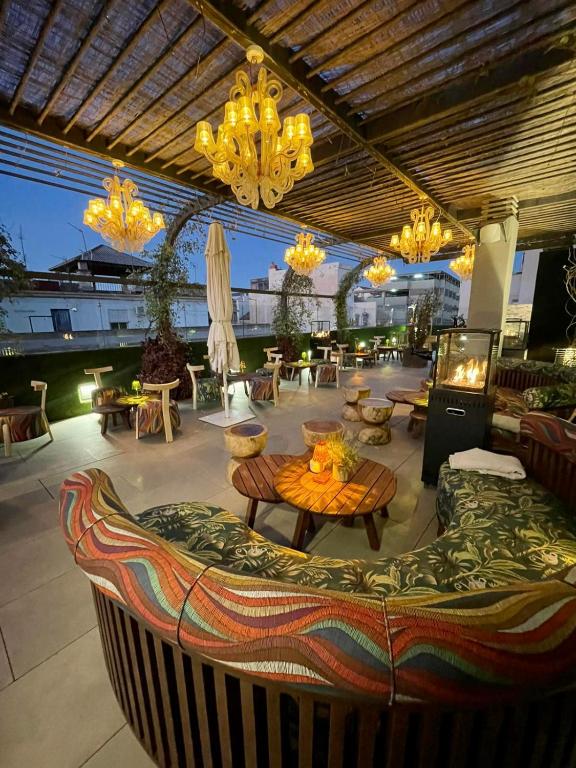 Reštaurácia alebo iné gastronomické zariadenie v ubytovaní Mariposa Hotel Malaga