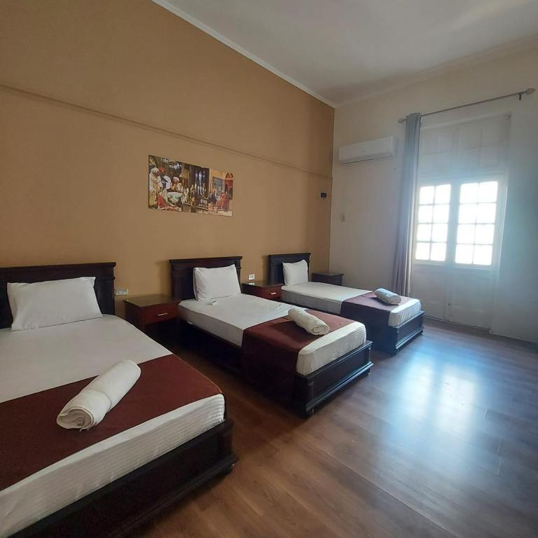 Кровать или кровати в номере Gresham Hotel