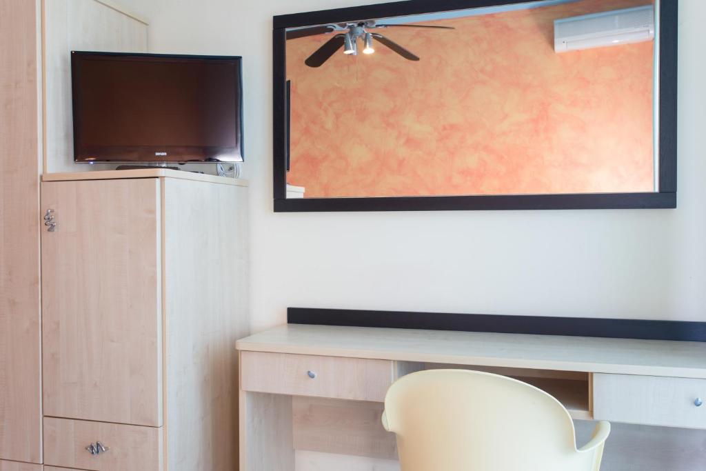 TV a/nebo společenská místnost v ubytování Hotel New Castle