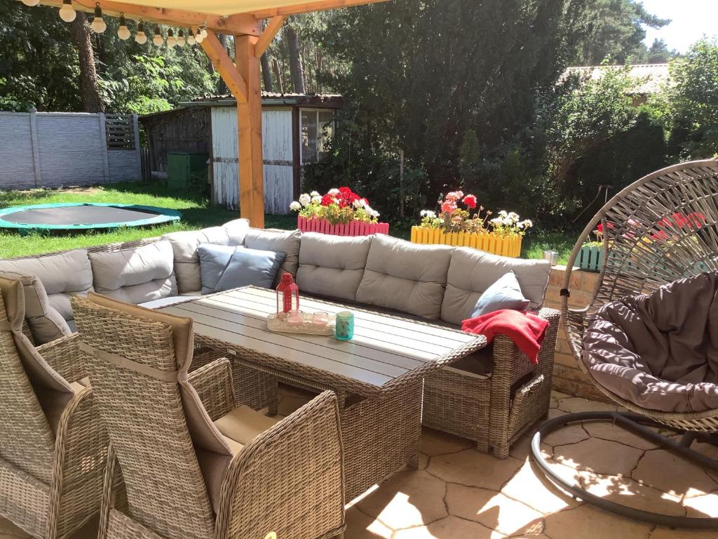 a patio with a couch and a table and chairs at Ferienhaus Juleta in Briesen