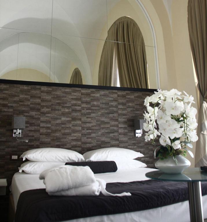 Boutique Hotel Piazza Carità - Resim 20