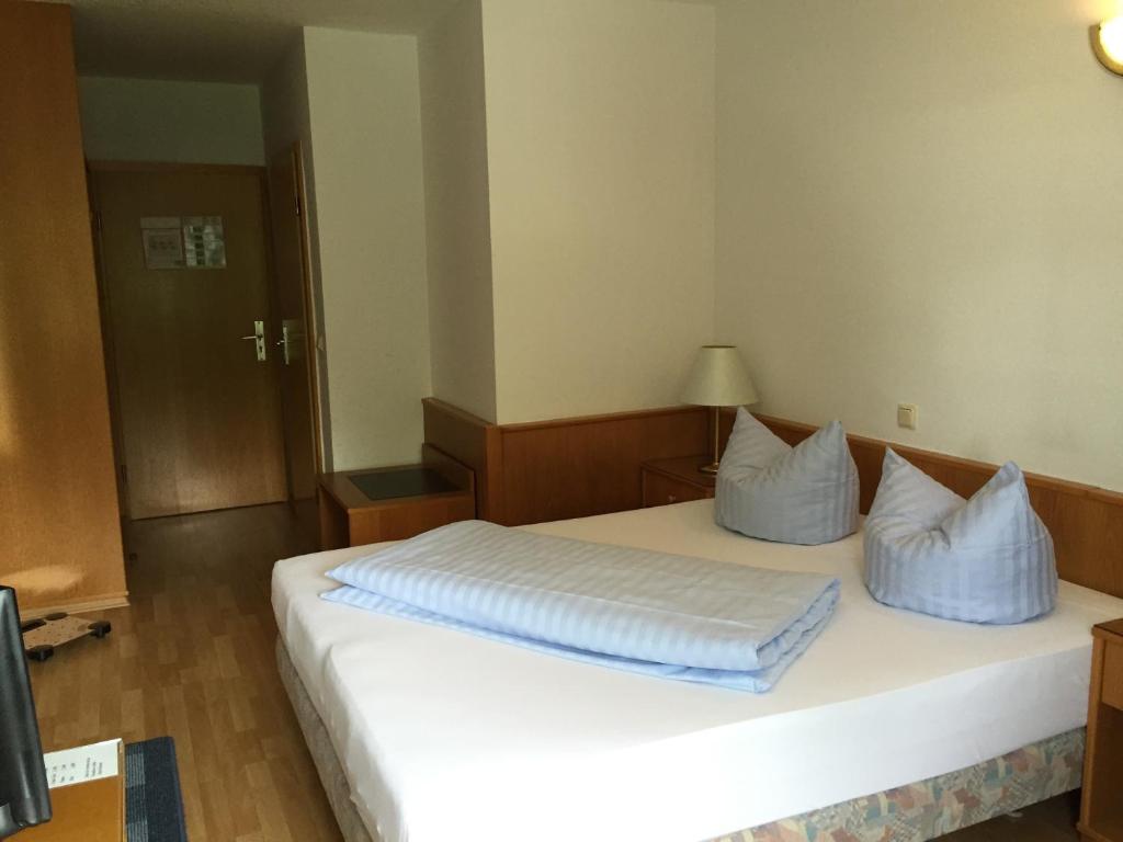 Postel nebo postele na pokoji v ubytování Niebuhrs Hotel