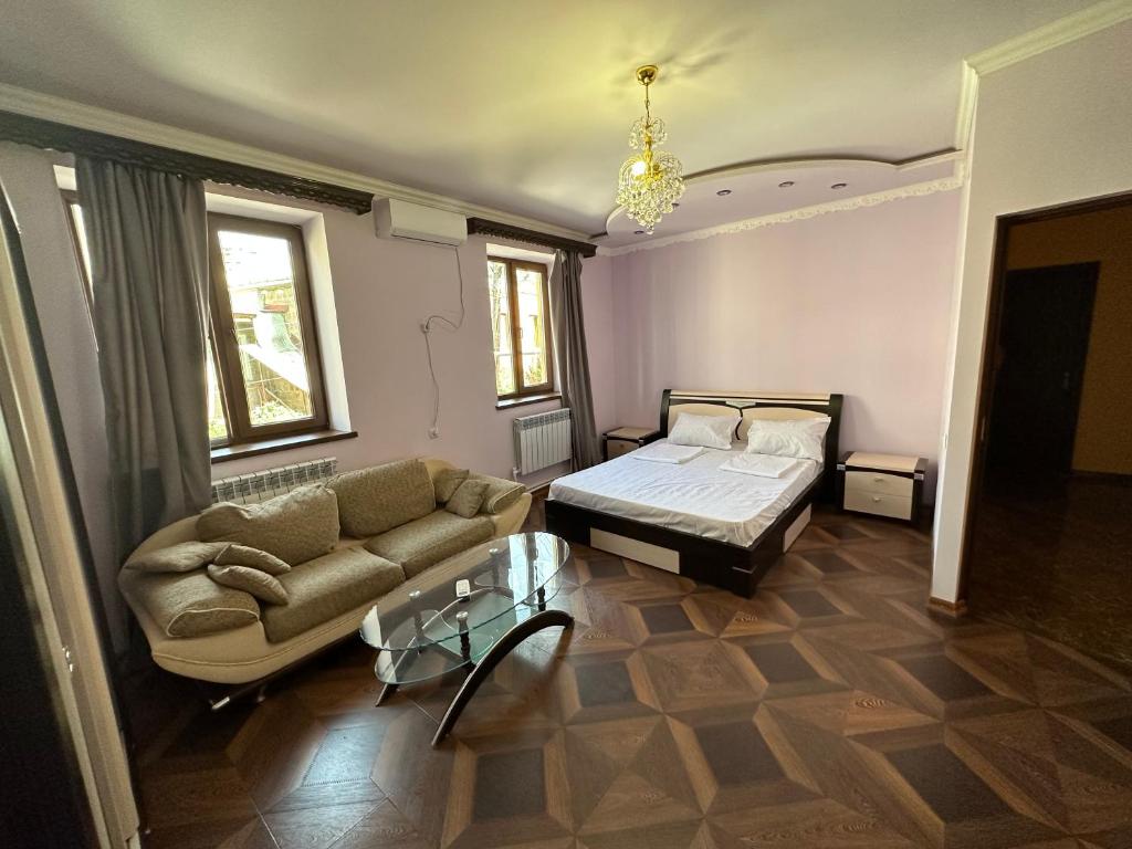 Postel nebo postele na pokoji v ubytování FAVORIT HOTEL-HOSTEL