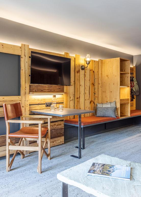 Zona de estar de BaseCamp Hotel