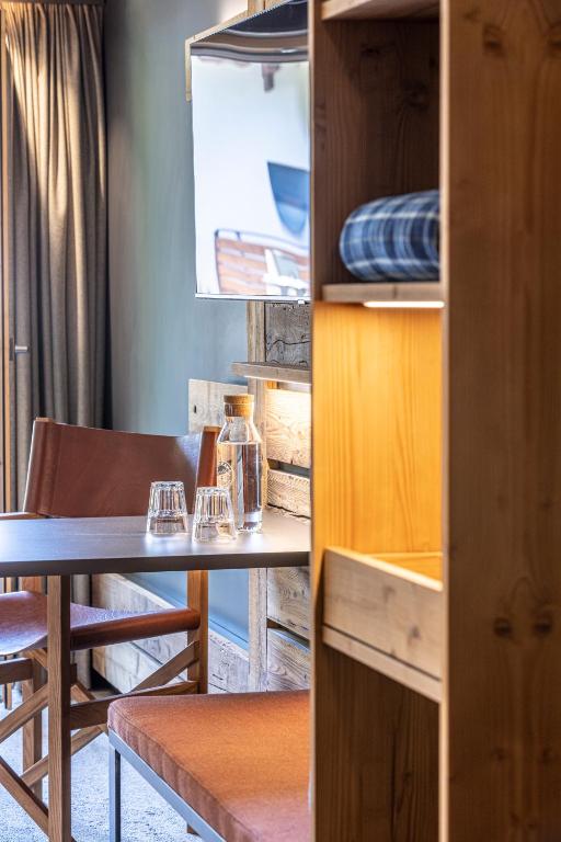 Una cocina o zona de cocina en BaseCamp Hotel