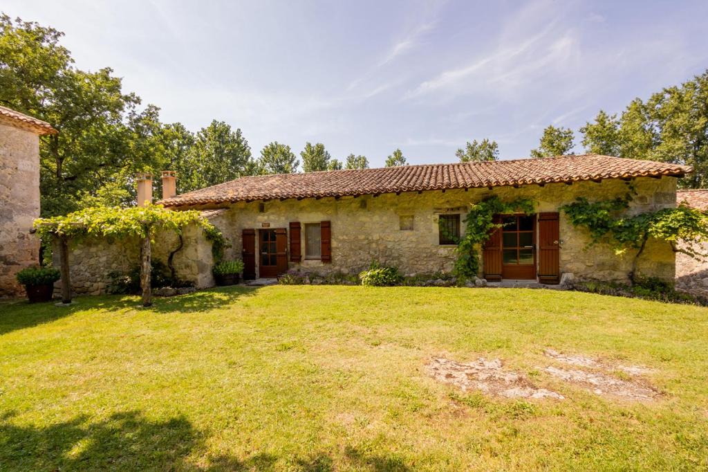 Zahrada ubytování Gîtes de Pehillo - Piscine & vacances nature à Nérac