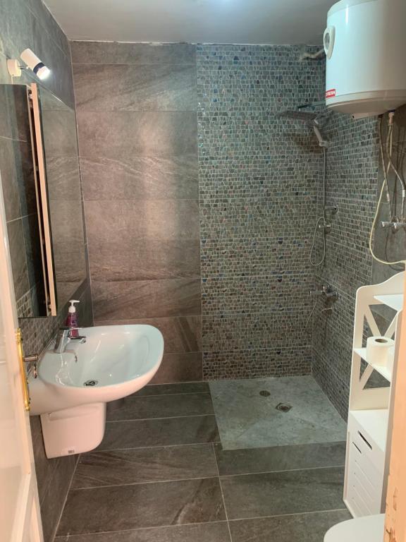Koupelna v ubytování Private Room in Apartment at Rehab City غرفة خاصة في شقة بمدينة الرحاب