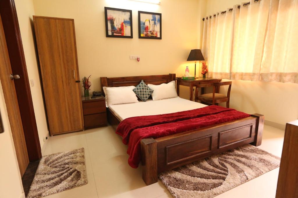 Postel nebo postele na pokoji v ubytování House Of Comfort Greater Noida Luxury