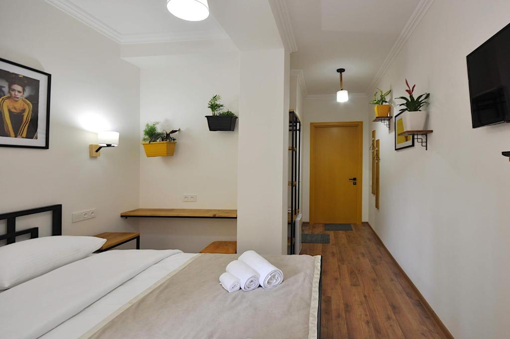 Postel nebo postele na pokoji v ubytování Hotel Art Nikola Rooms