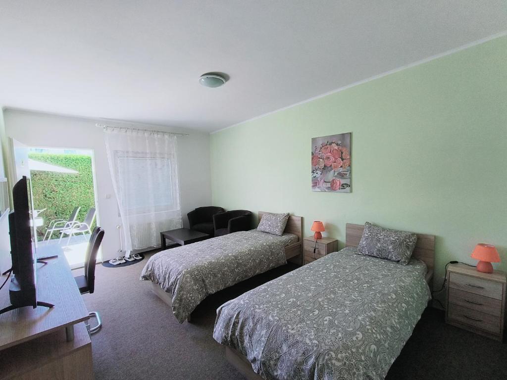 Cozy Room with garden in Bratislava - Tweelingzaal