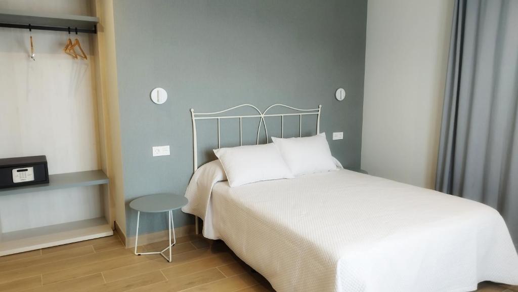 Postel nebo postele na pokoji v ubytování Hotel Vinoteca Alquezar - Adults Only -