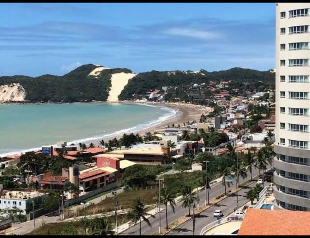 - Vistas a la ciudad y a la playa en Ponta negra Flat, en Natal