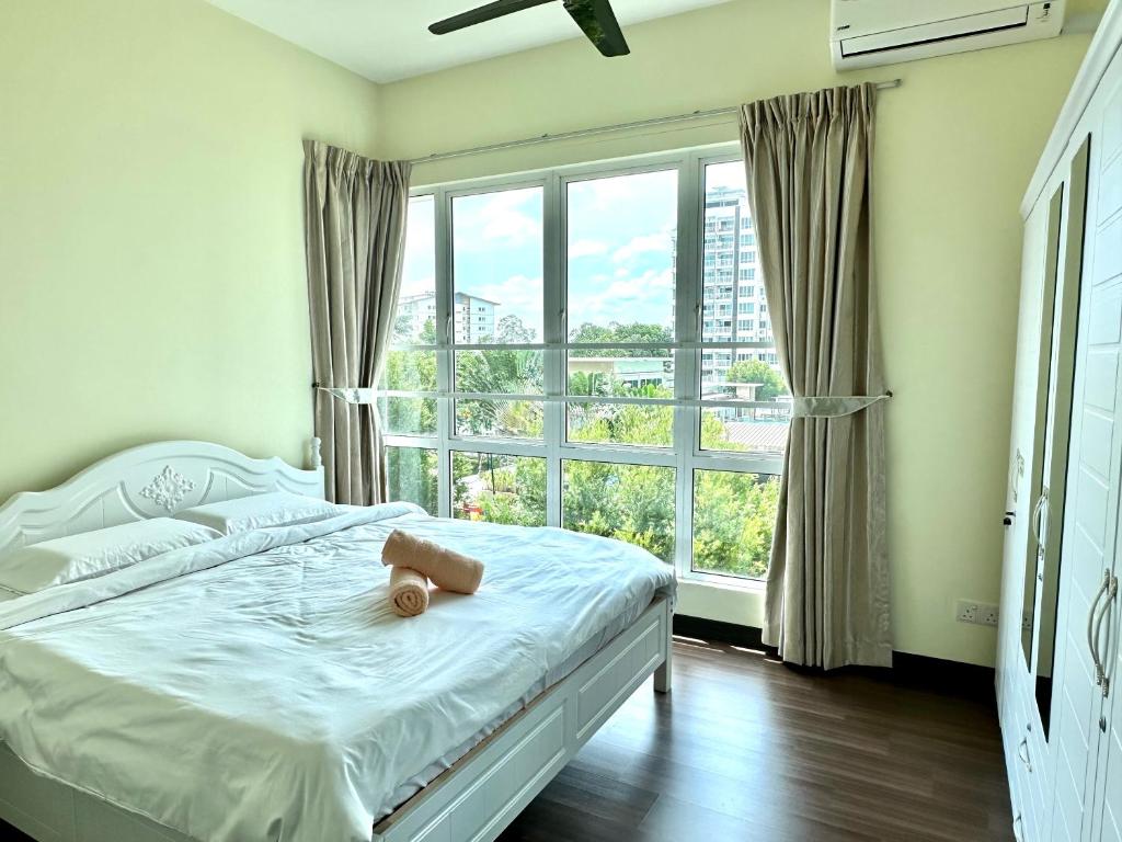 Postel nebo postele na pokoji v ubytování IJM Condo with Pool #Yoyo Homestay