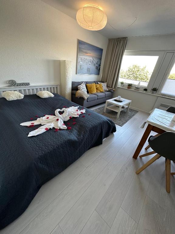 a bedroom with a large bed with flowers on it at Südstrand Perle in Burgtiefe auf Fehmarn 