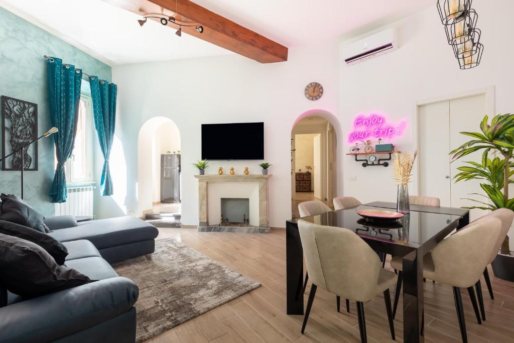a living room with a table and a couch at Maison Piazza di Spagna in Rome