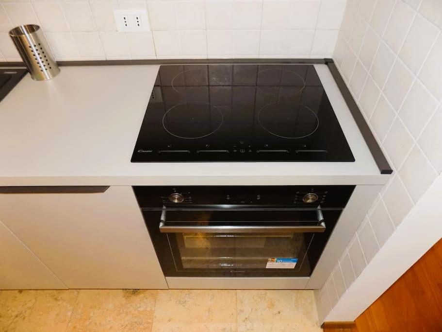 Kuchyň nebo kuchyňský kout v ubytování spazioso mini appartamento