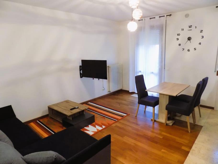 TV a/nebo společenská místnost v ubytování spazioso mini appartamento