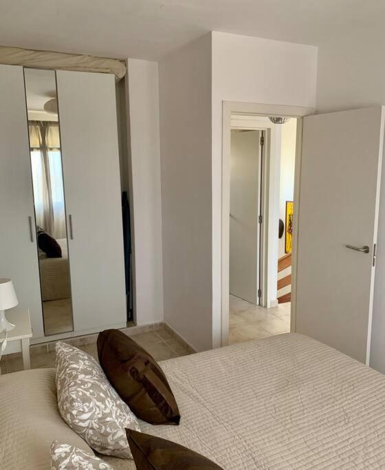 Kép Casa Fra - su 2 piani, confortevole e accogliente, Wi-Fi, piscina szállásáról Costa Calmában a galériában