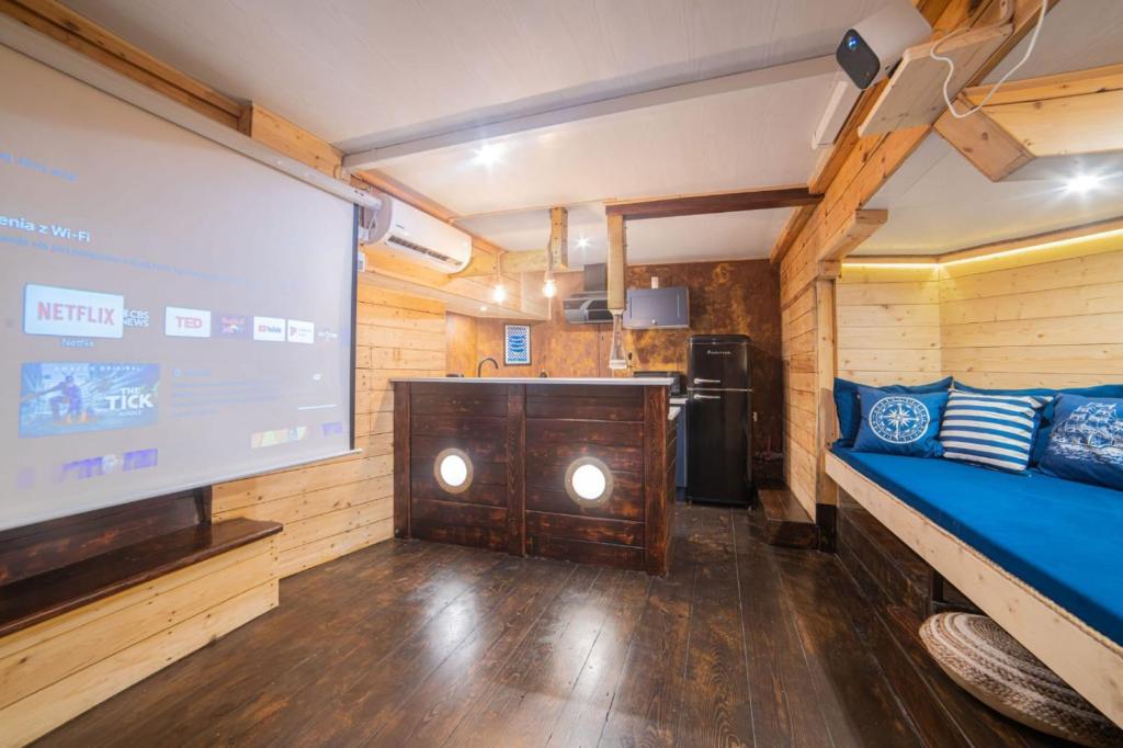Kuchyň nebo kuchyňský kout v ubytování Houseboat GDY-50, dom na wodzie z sauną i jacuzzi