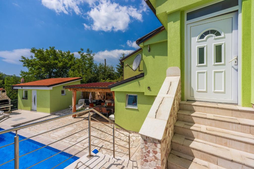 Bazén v ubytování Greenhouse Adria nebo v jeho okolí