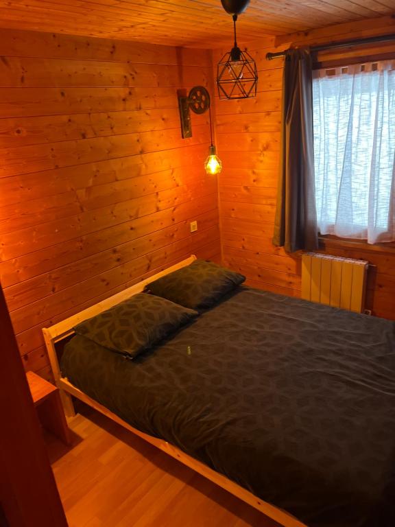 Postel nebo postele na pokoji v ubytování Chalet des 2 lacs