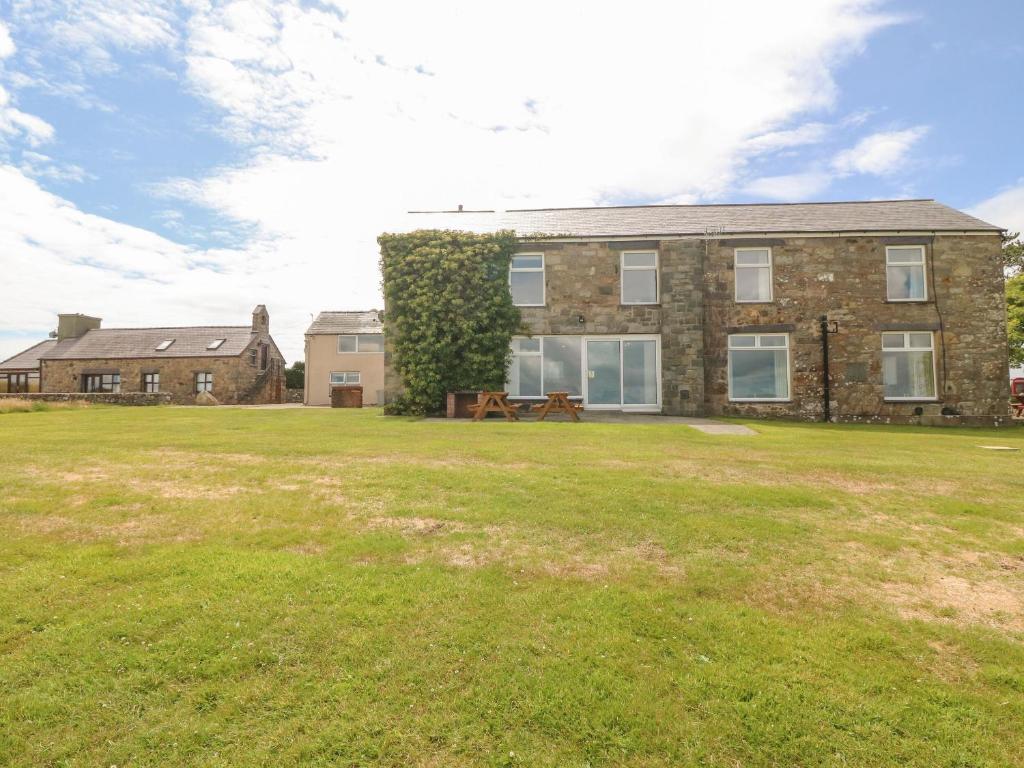 Το κτήριο όπου στεγάζεται  η παραθεριστική κατοικία