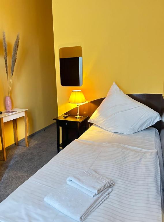 Postel nebo postele na pokoji v ubytování Hotel Adam