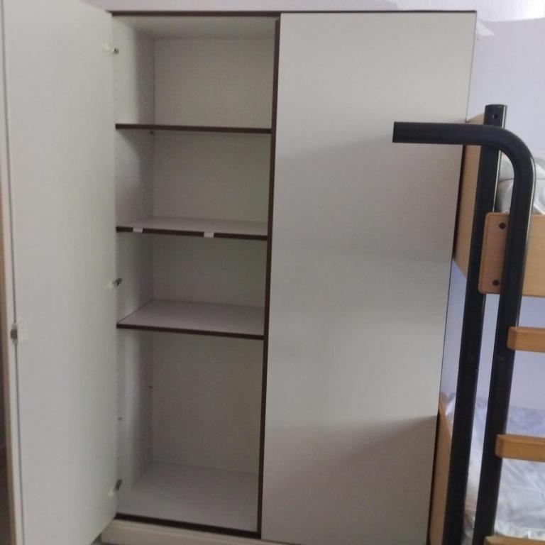 Palanda nebo palandy na pokoji v ubytování Monteurzimmer in Hamburg West bei Hansezimmer