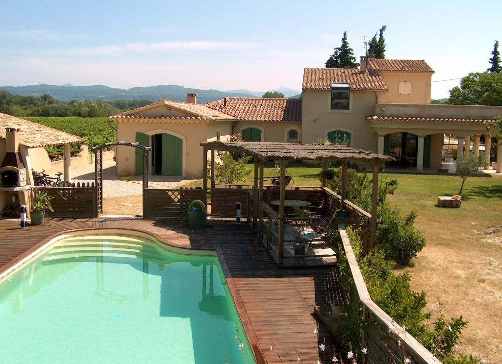 a house with a swimming pool in a yard at Maison de Campagne in Vaison-la-Romaine